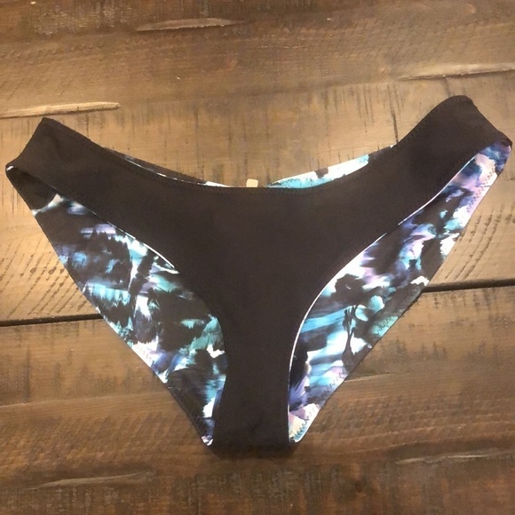 NWT Fabletics Olivia Reversible Bikini Swim Bottoms Monarch Print Sz S Swimwear - Picture 9 of 16